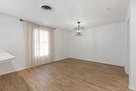 322 Lantana Lane Pleasanton TX 78064