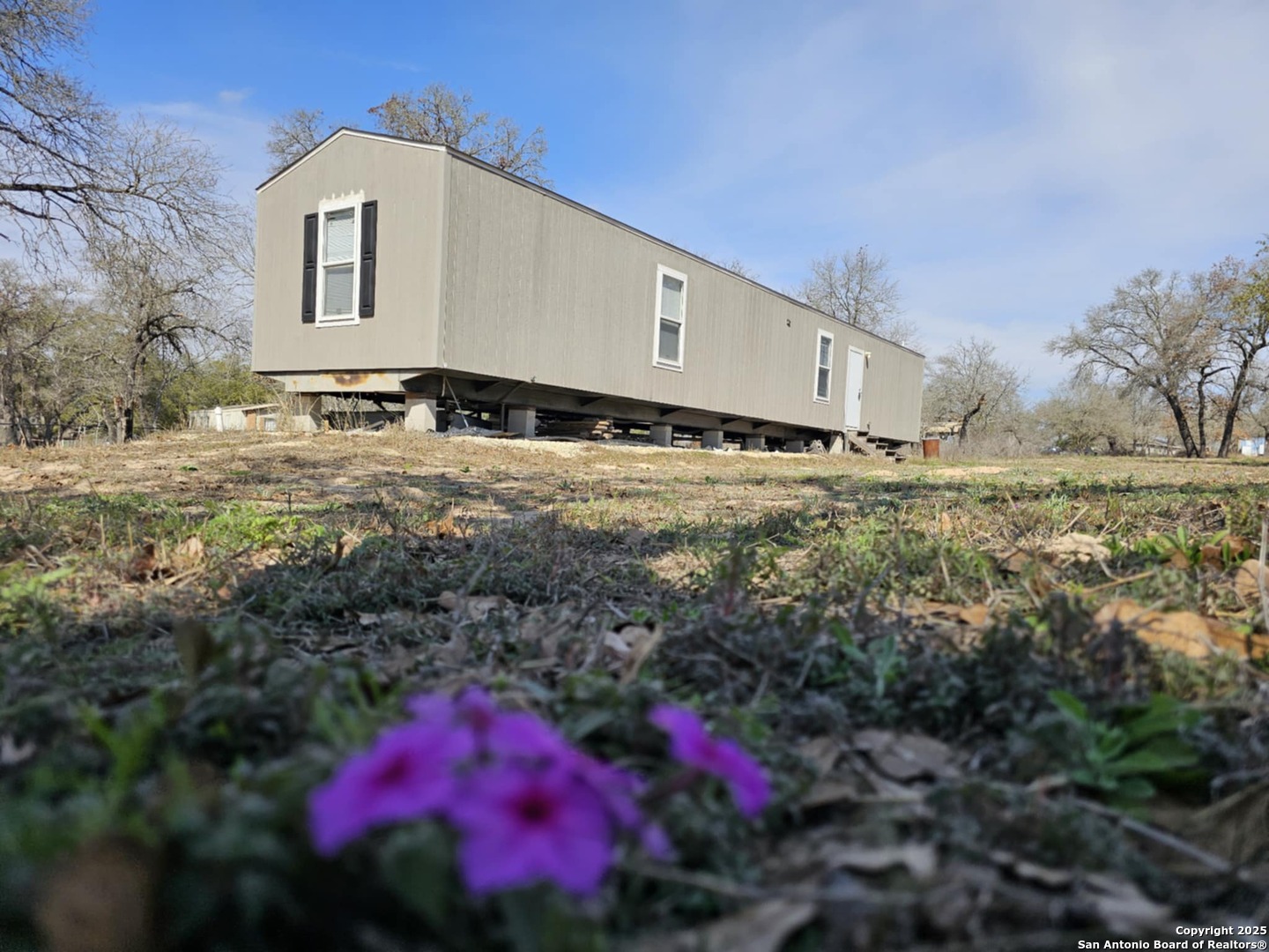 154 W Robin Lynn Drive Somerset TX 78069