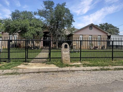 1103 Hidalgo Street Crystal City TX 78839