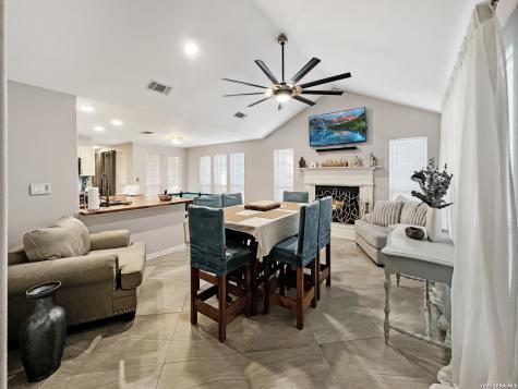 1103 Hidalgo Street Crystal City TX 78839