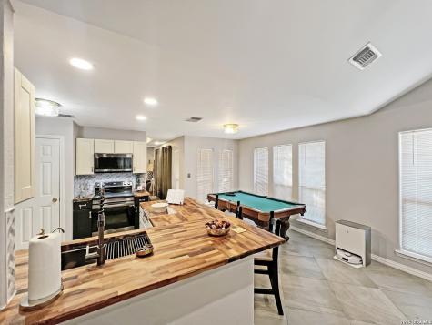 1103 Hidalgo Street Crystal City TX 78839