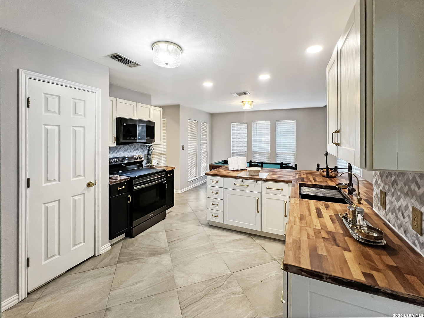 1103 Hidalgo Street Crystal City TX 78839