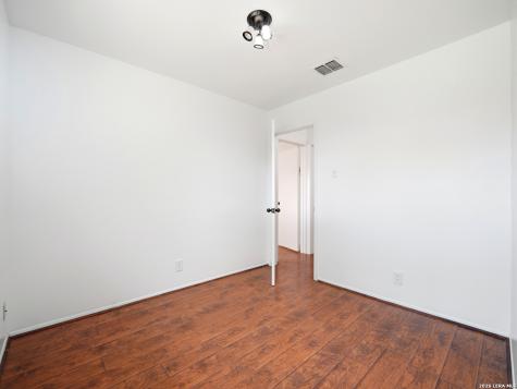 9410 Valley Bend San Antonio TX 78250