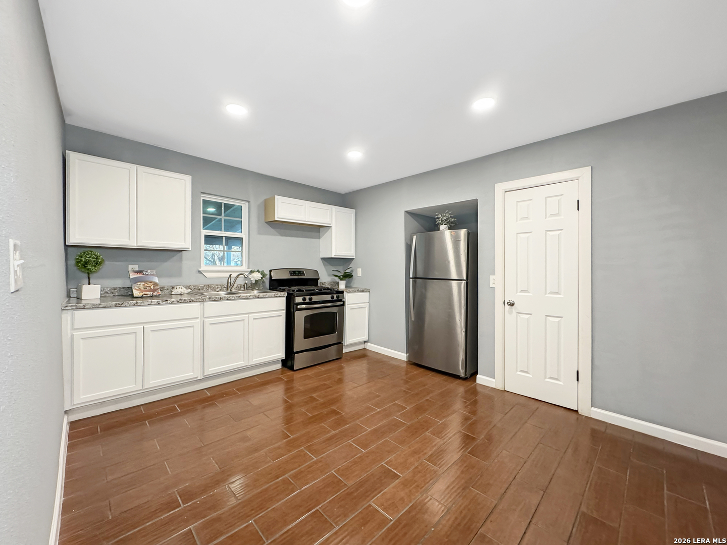 1003 S San Joaquin San Antonio TX 78237