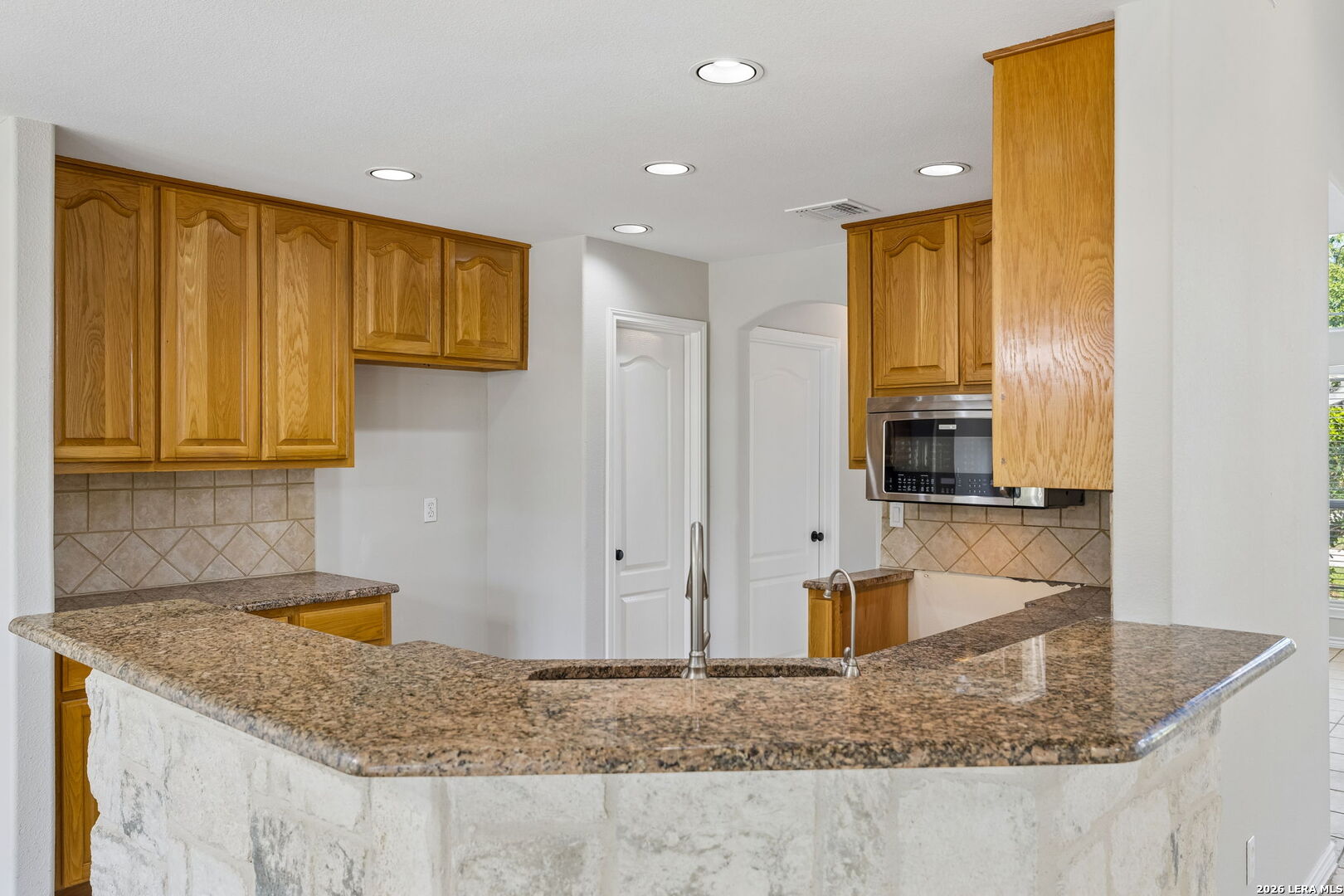 1611 Embassy Drive Pleasanton TX 78064