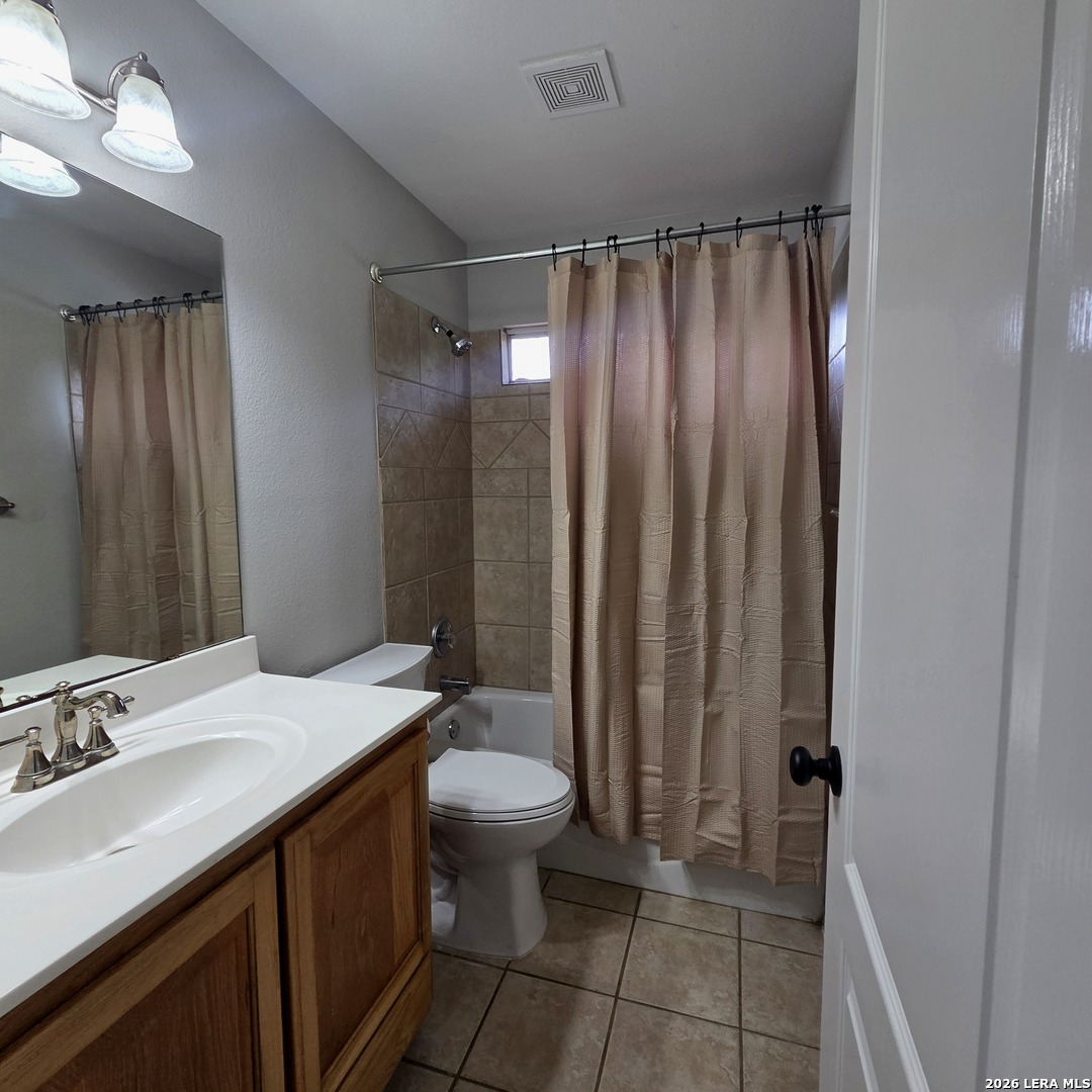 1611 Embassy Drive Pleasanton TX 78064