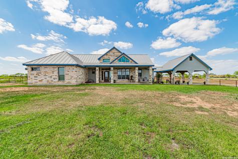 946 County Road 361 La Vernia TX 78121
