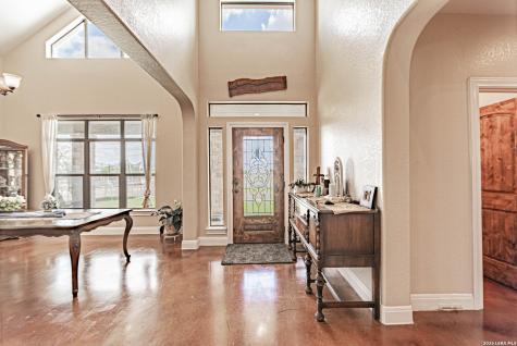 946 County Road 361 La Vernia TX 78121