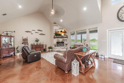 946 County Road 361 La Vernia TX 78121