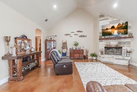 946 County Road 361 La Vernia TX 78121