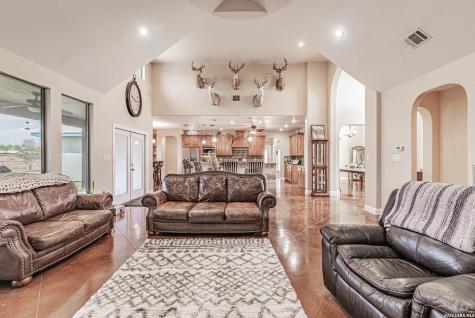 946 County Road 361 La Vernia TX 78121