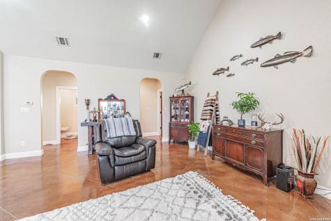 946 County Road 361 La Vernia TX 78121