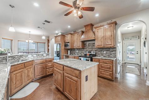 946 County Road 361 La Vernia TX 78121