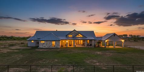 946 County Road 361 La Vernia TX 78121