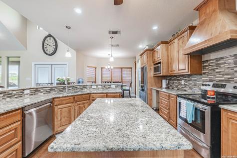 946 County Road 361 La Vernia TX 78121
