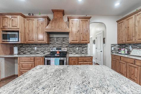 946 County Road 361 La Vernia TX 78121