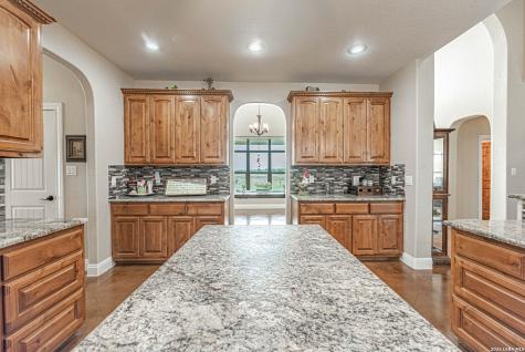 946 County Road 361 La Vernia TX 78121