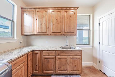 946 County Road 361 La Vernia TX 78121