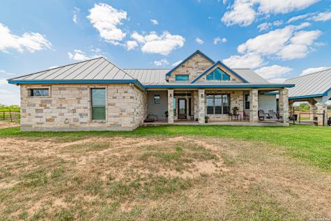 946 County Road 361 La Vernia TX 78121