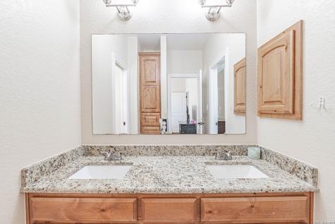 946 County Road 361 La Vernia TX 78121