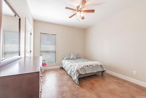 946 County Road 361 La Vernia TX 78121