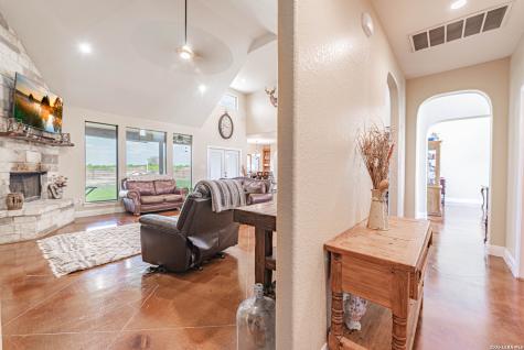 946 County Road 361 La Vernia TX 78121