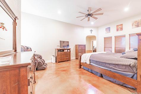946 County Road 361 La Vernia TX 78121