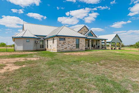 946 County Road 361 La Vernia TX 78121
