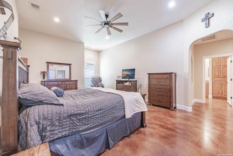 946 County Road 361 La Vernia TX 78121