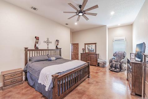 946 County Road 361 La Vernia TX 78121