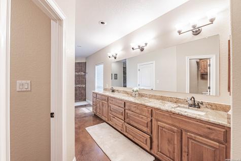 946 County Road 361 La Vernia TX 78121