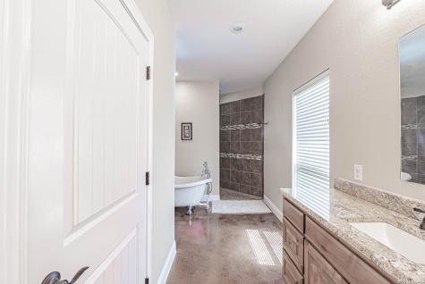 946 County Road 361 La Vernia TX 78121