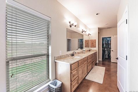 946 County Road 361 La Vernia TX 78121
