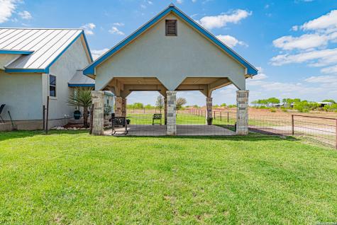 946 County Road 361 La Vernia TX 78121