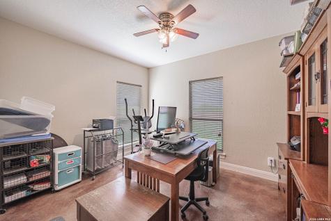 946 County Road 361 La Vernia TX 78121