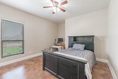 946 County Road 361 La Vernia TX 78121
