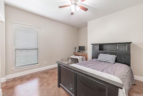 946 County Road 361 La Vernia TX 78121