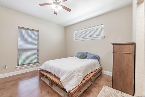 946 County Road 361 La Vernia TX 78121