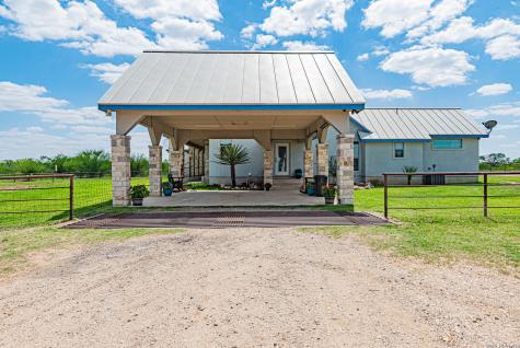 946 County Road 361 La Vernia TX 78121