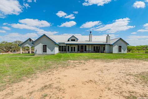 946 County Road 361 La Vernia TX 78121