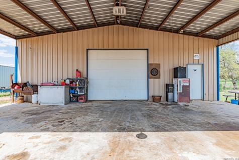 946 County Road 361 La Vernia TX 78121