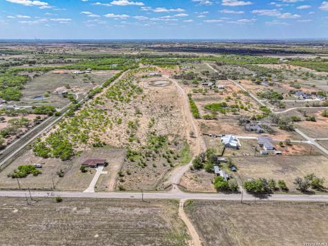 946 County Road 361 La Vernia TX 78121