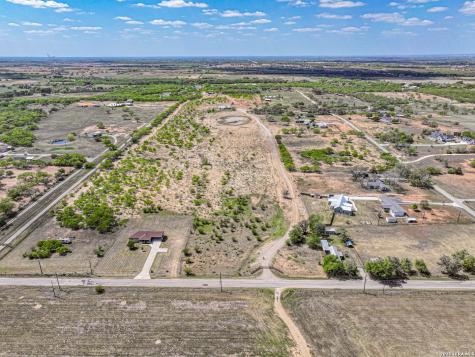 946 County Road 361 La Vernia TX 78121