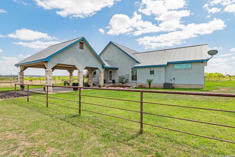 946 County Road 361 La Vernia TX 78121