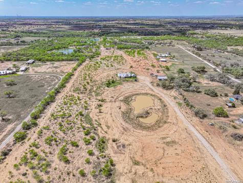 946 County Road 361 La Vernia TX 78121