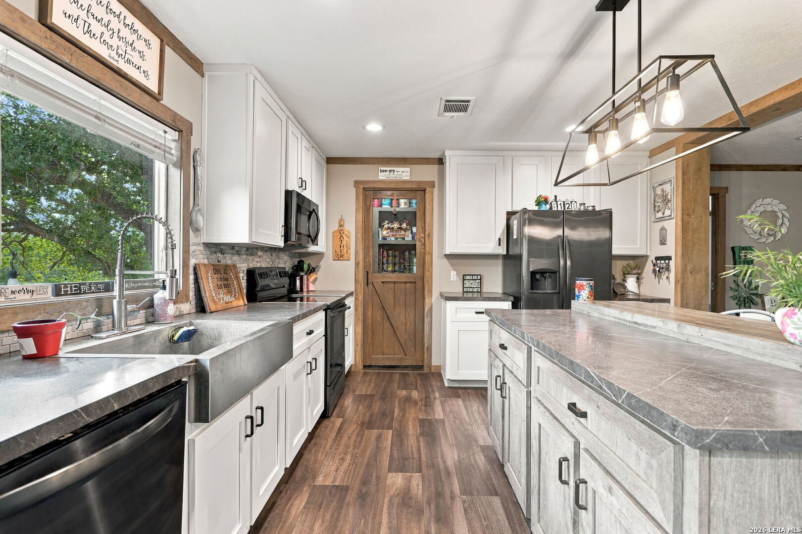 256 Creeks End Floresville TX 78114