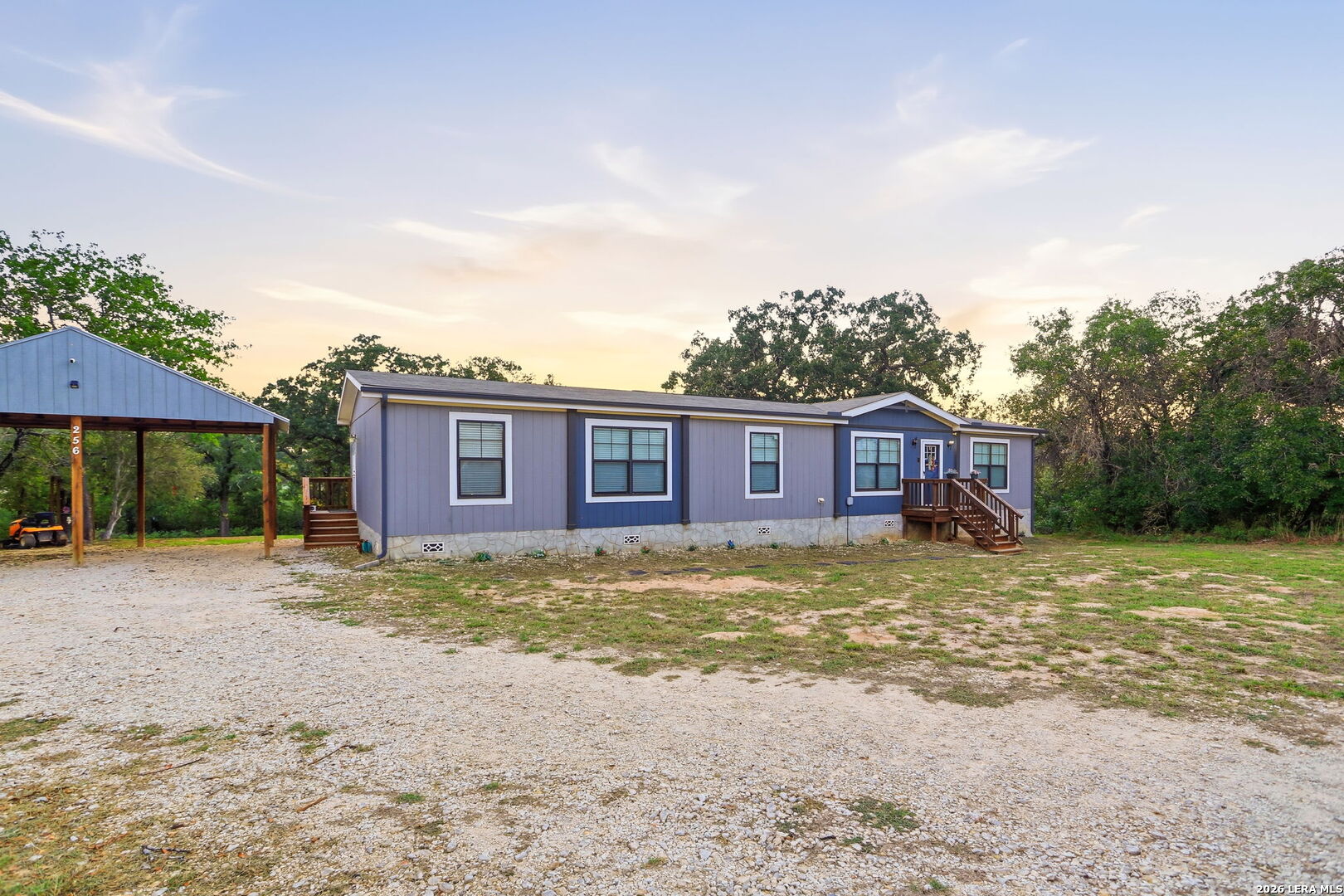 256 Creeks End Floresville TX 78114