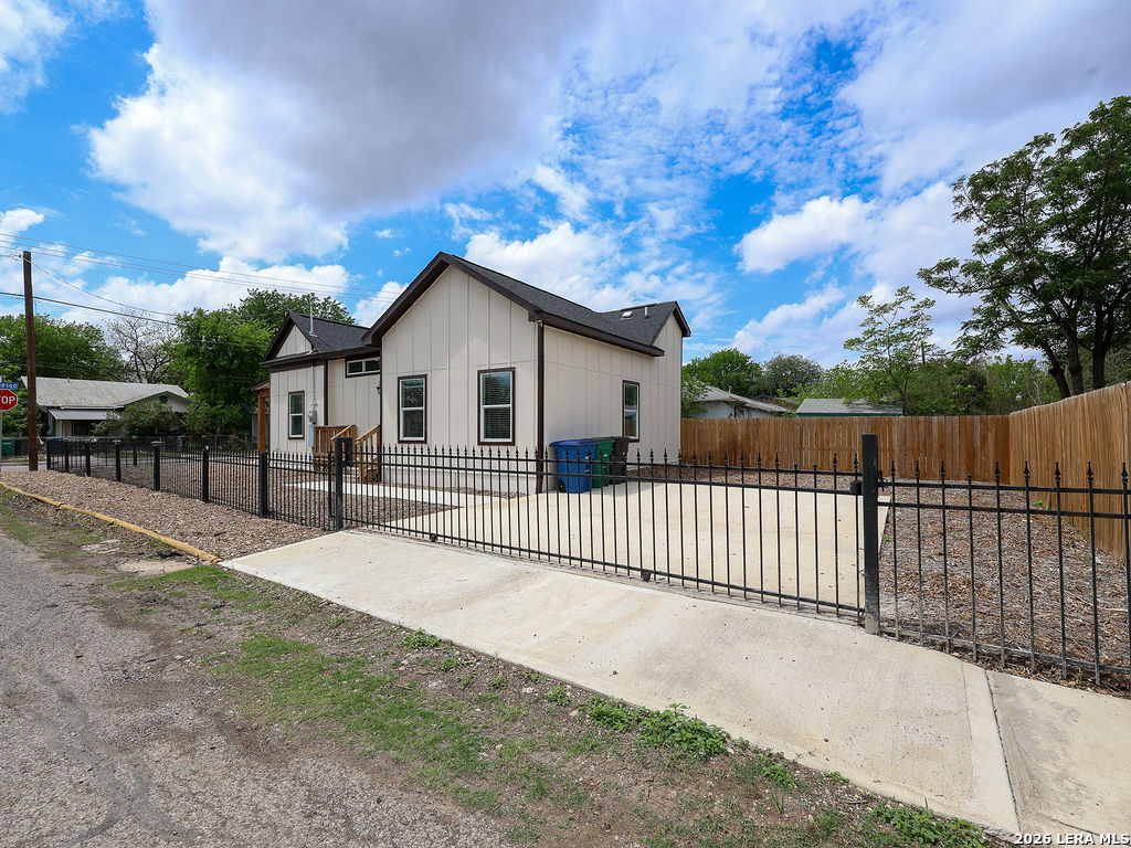 1113 Burleson San Antonio TX 78202