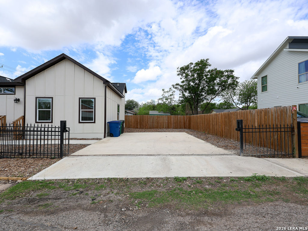 1113 Burleson San Antonio TX 78202