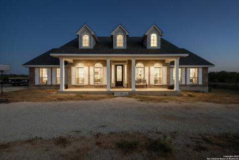 1141 County Road 337 Charlotte TX 78011